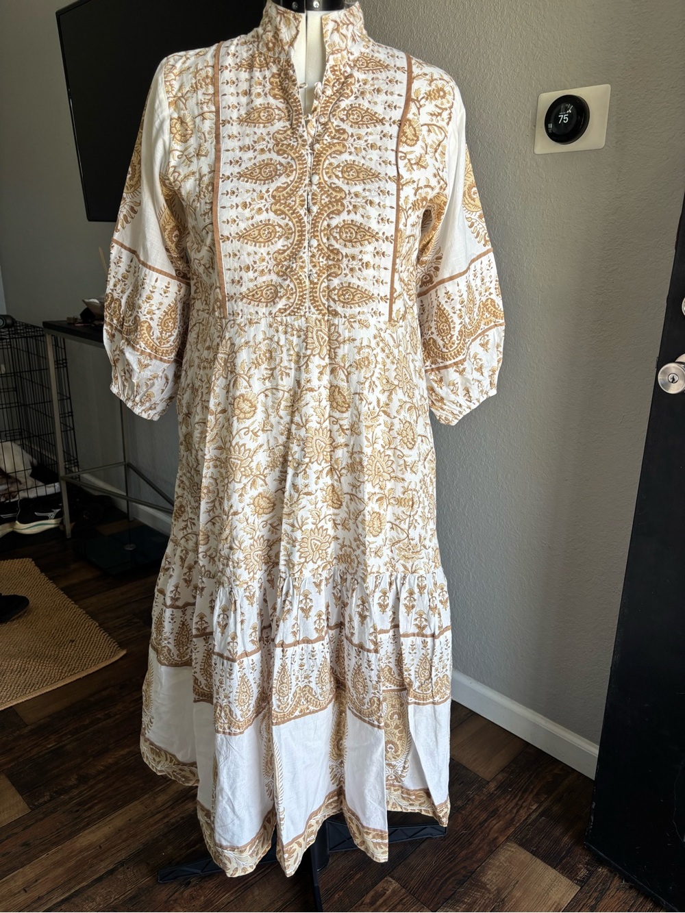 Sue Sartor Beige Patterned dress missing the belt